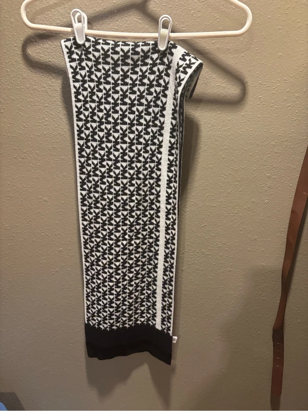 Michael Kors Black and White Patterned Knit Scarf